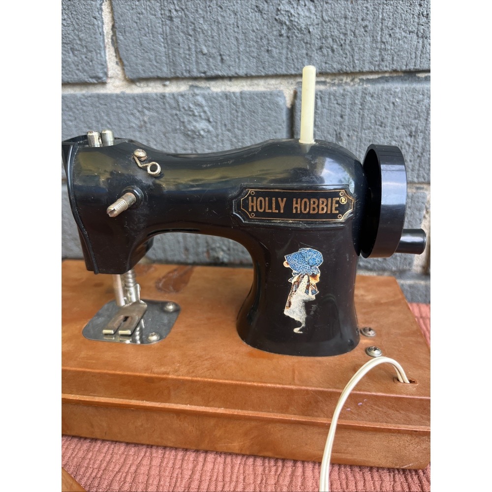 Toy Sewing Machine Holly Hobbie Vintage 1975 by Durham For Display Not Working - Picture 2 of 10